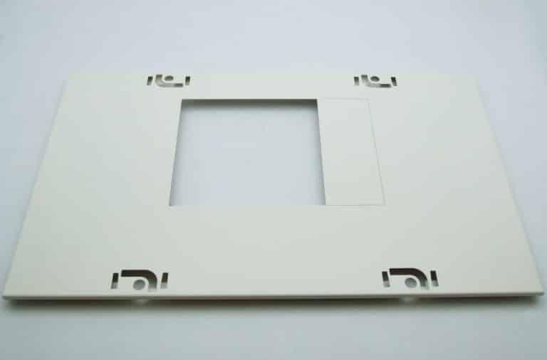 03298 – Plastron pour NSX630 vertical, fixe, commande maneton, L = 250 mm