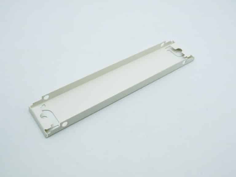 03811 – Plastron plein, 1 module, L = 250 mm