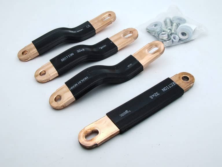 04075 – Liaison NS-INS630 vertical gaine pour jeu de barres