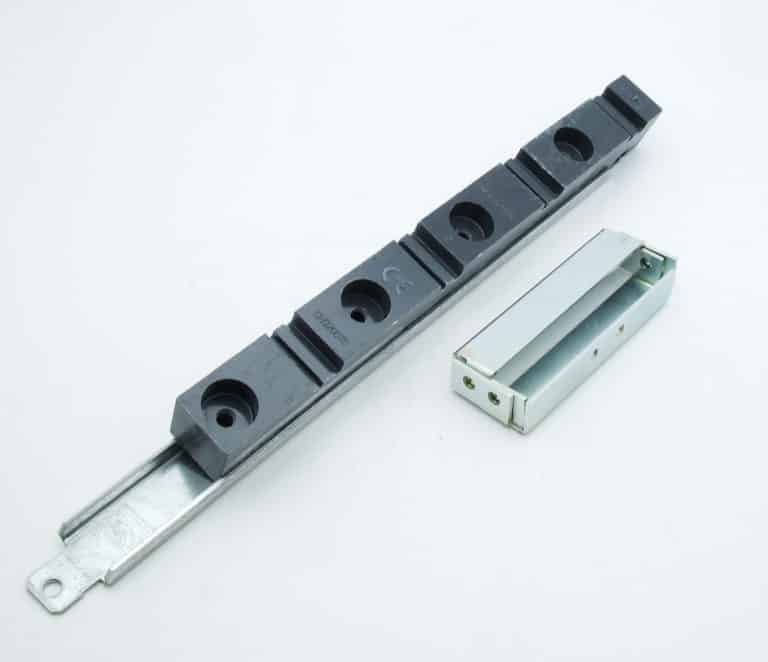 04663 – Prisma support de calage jeu de barres vertical latéral pour barre de 5 et 10mm