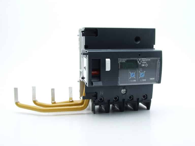 19056 – NG125 Vigi NG125 – bloc différentiel – 125A – 4P – 440V – 300…3000mA ISR