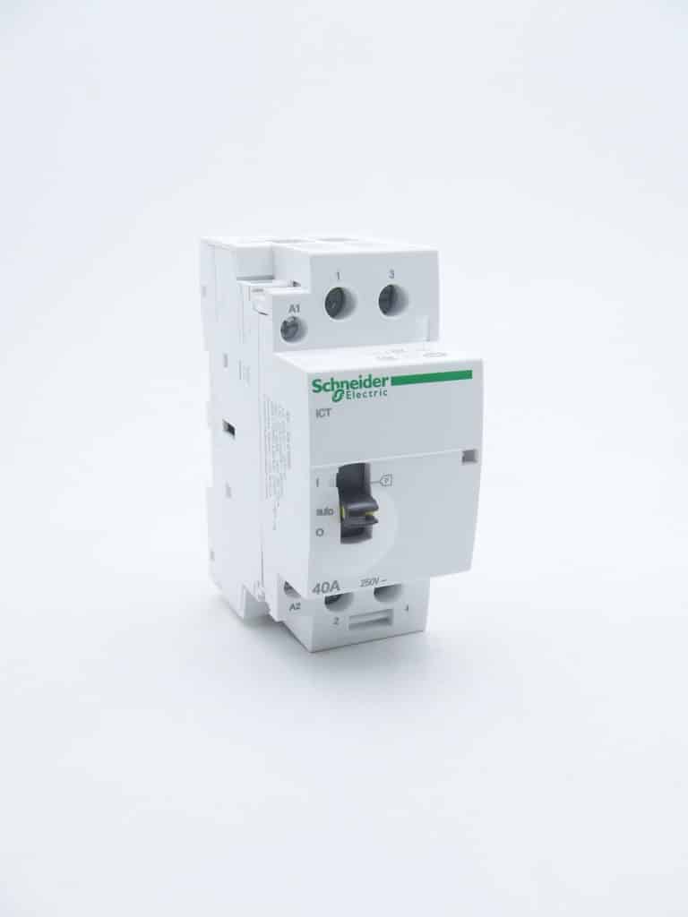 A9C21842 – Acti9, iCT contacteur à commande manuelle 40A 2NO 220…240VCA 50Hz