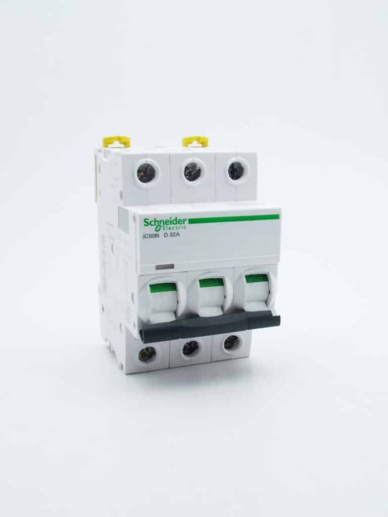A9F75332 – Acti9, iC60N disjoncteur 3P 32A courbe D