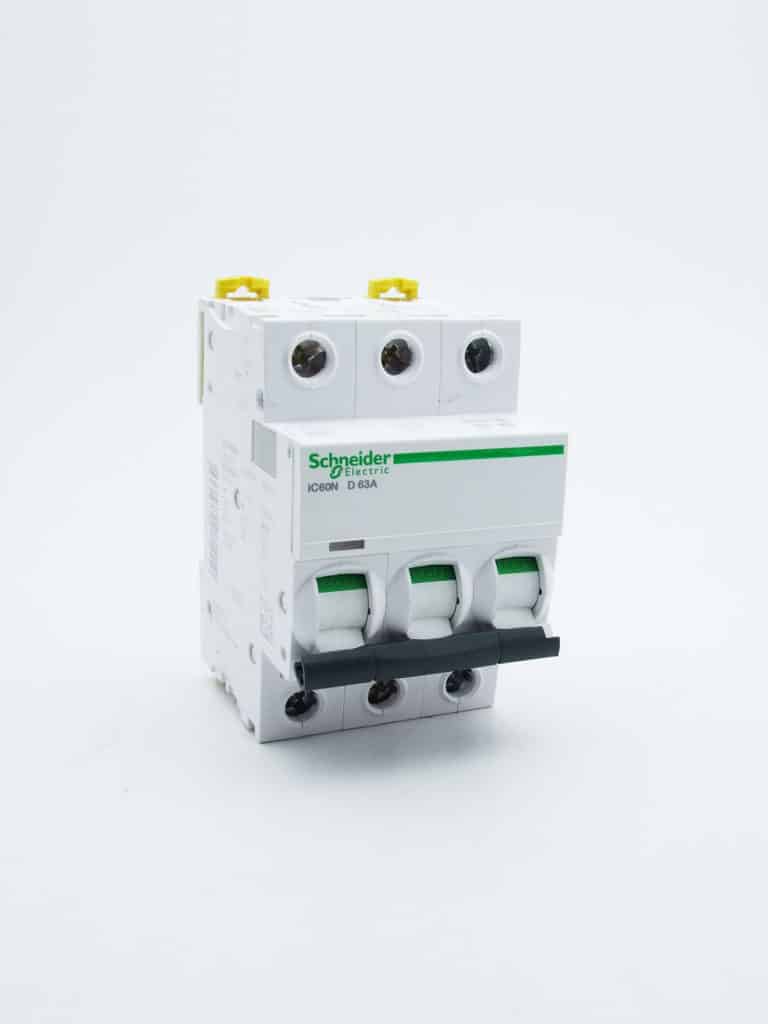 A9F75363 – Acti9, iC60N disjoncteur 3P 63A courbe D
