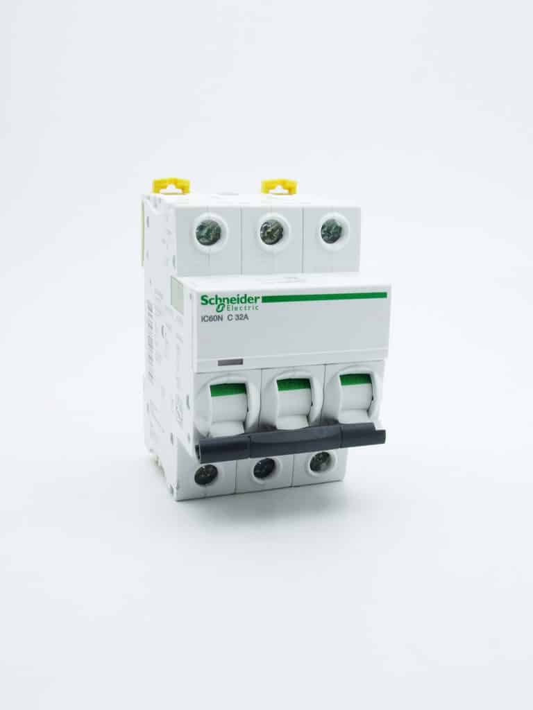 A9F77332 – Acti9, iC60N disjoncteur 3P 32A courbe C