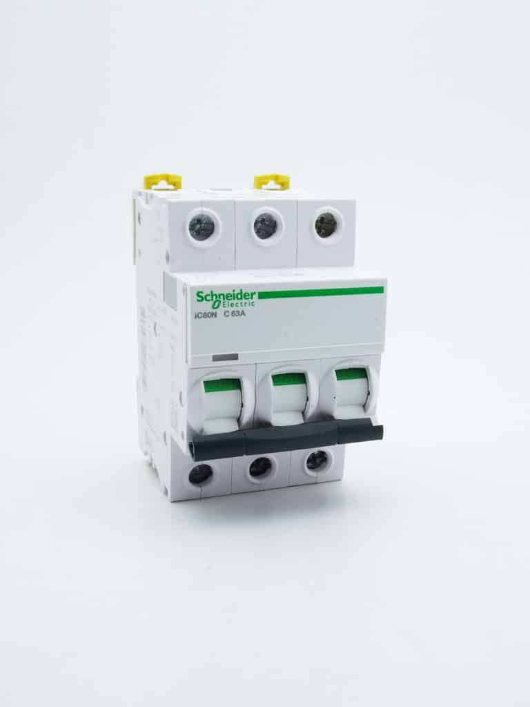 A9F77363 – Acti9, iC60N disjoncteur 3P 63A courbe C
