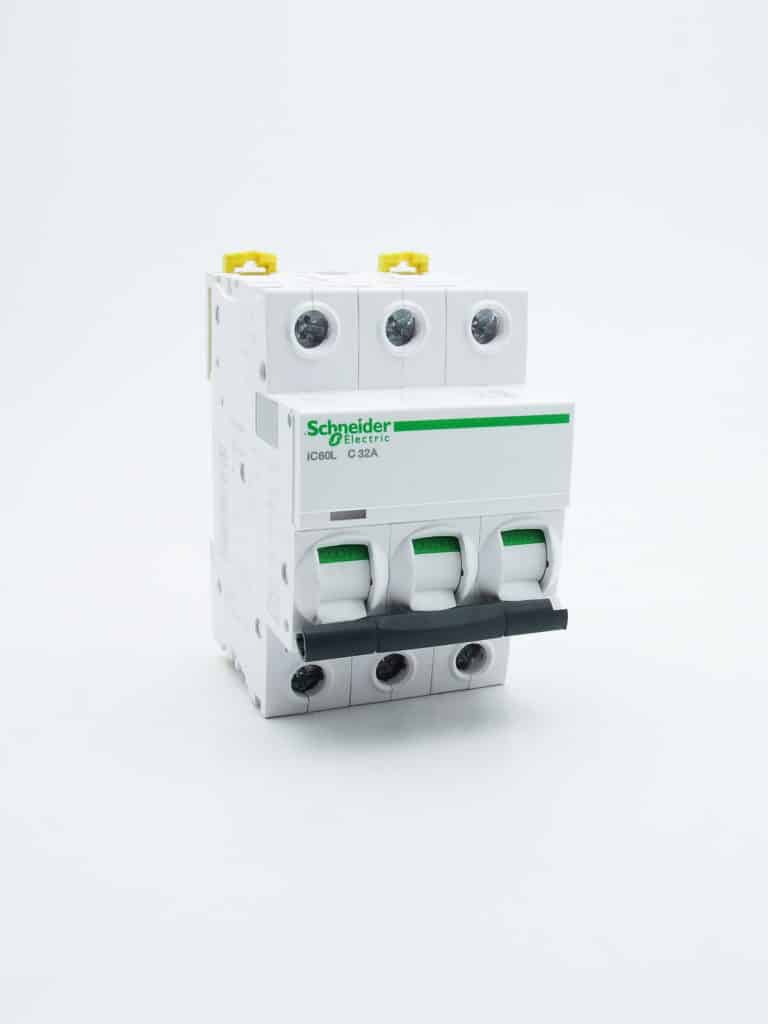 A9F94332 – Acti9, iC60L disjoncteur 3P 32A courbe C