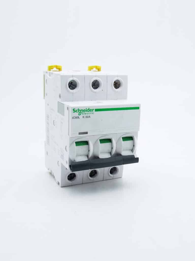 A9F95332 – Acti9, iC60L disjoncteur 3P 32A courbe K