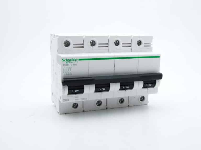 A9N18478 – Disjoncteur C120H 4P 63 A, courbe C, 15 kA