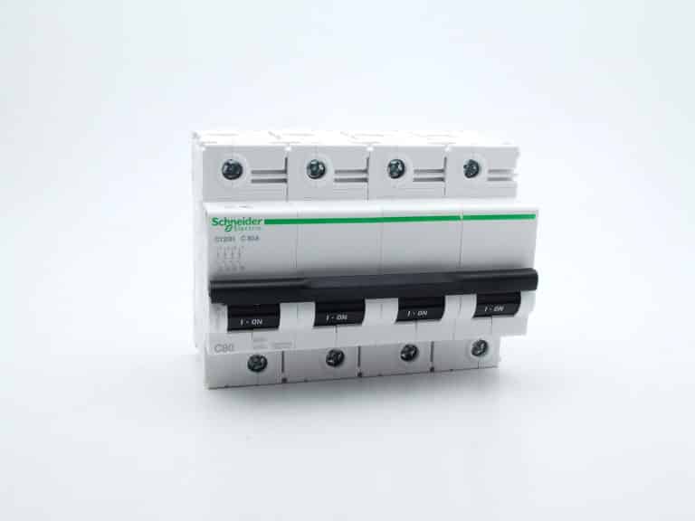 A9N18479 – Disjoncteur C120H 4P 80 A, courbe C, 15 kA