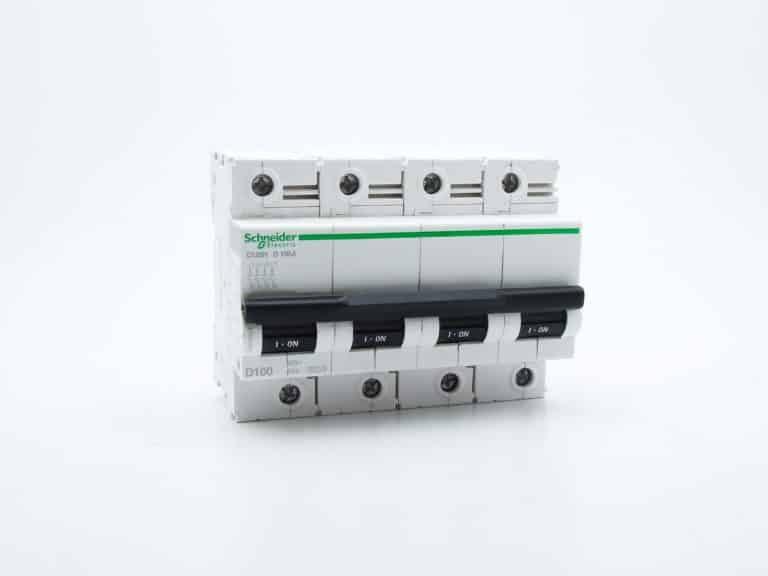 A9N18524 – Disjoncteur C120H 4P 100 A, courbe D, 15 kA