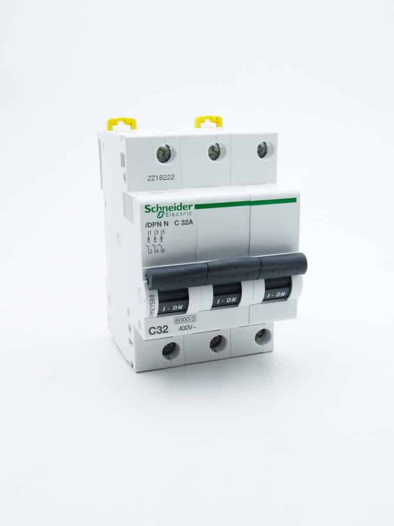 A9N21048 – Prodis DT40 – disjoncteur – 3P – 32A – courbe C – 6kA