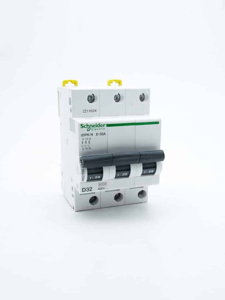 A9N21058 – Prodis DT40 – disjoncteur – 3P – 32A – courbe D – 6kA