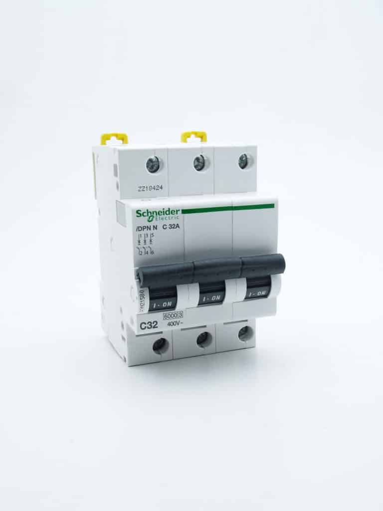 A9N21389 – Prodis DT40N – disjoncteur – 3P – 32A – courbe C – 10kA