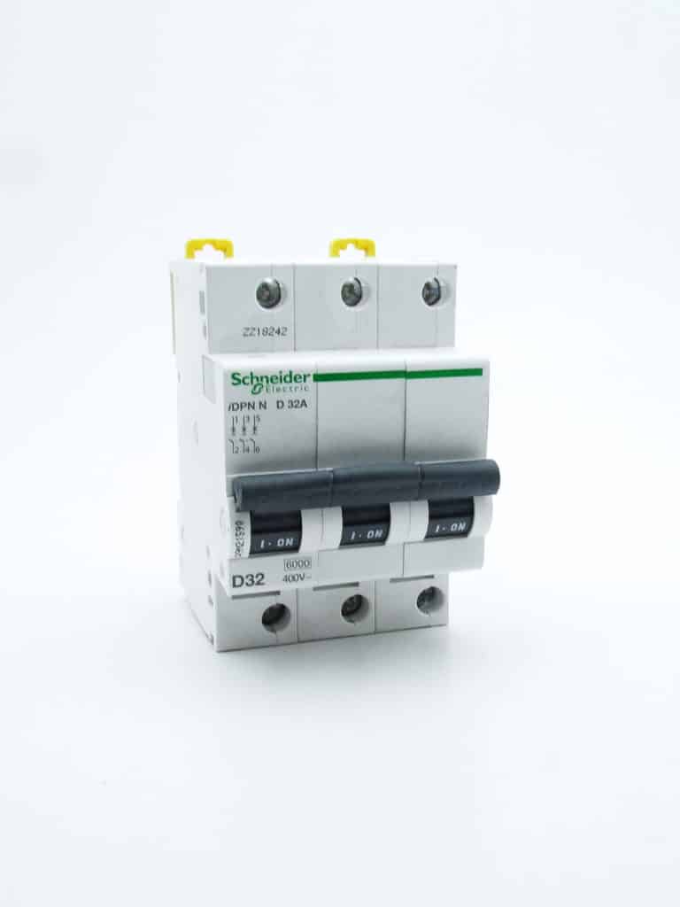 A9N21399 – Prodis DT40N – disjoncteur – 3P – 32A – courbe D – 10kA