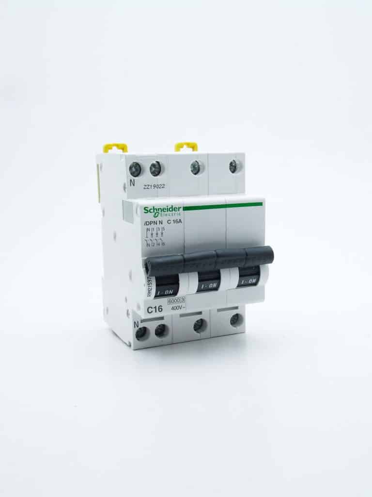 A9N21406 – Prodis DT40N – disjoncteur – 3P+N 16A – courbe C – 10kA