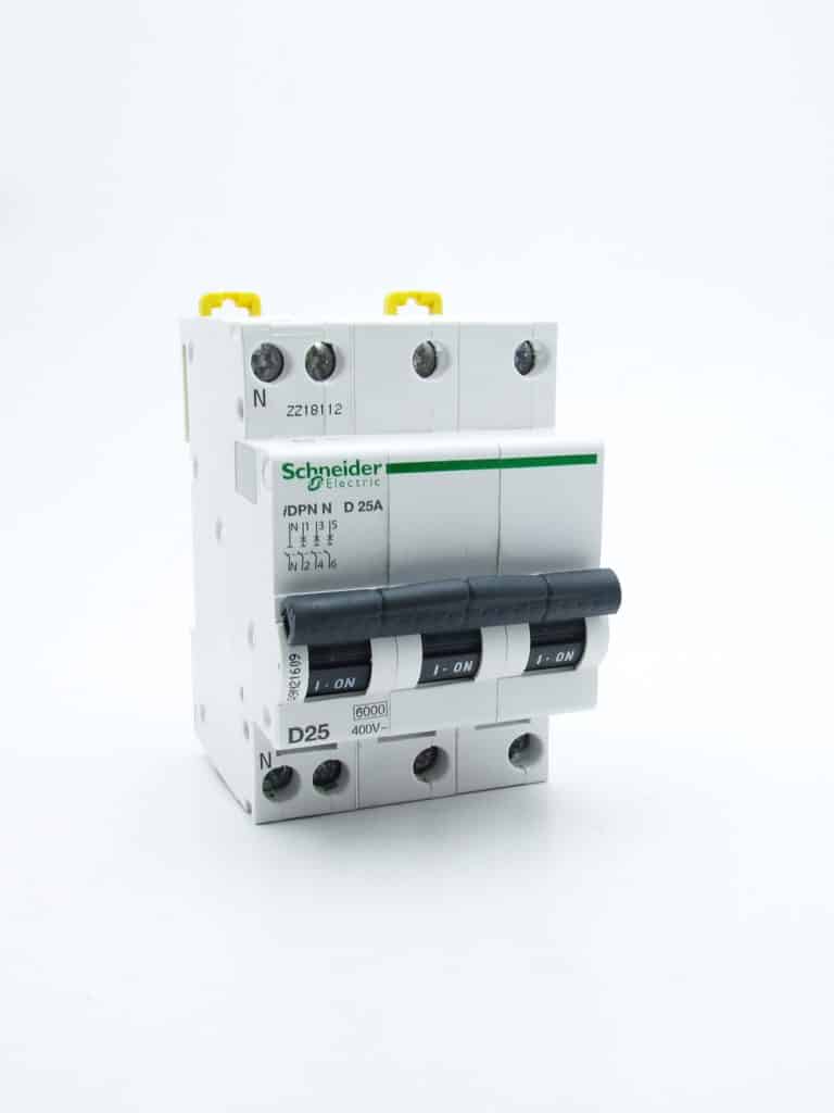 A9N21418 – Prodis DT40N – disjoncteur – 3P+N 25A – courbe D – 10kA