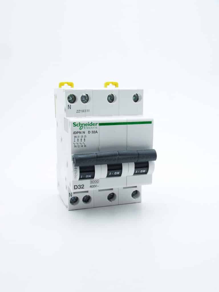 A9N21419 – Prodis DT40N – disjoncteur – 3P+N 32A – courbe D – 10kA