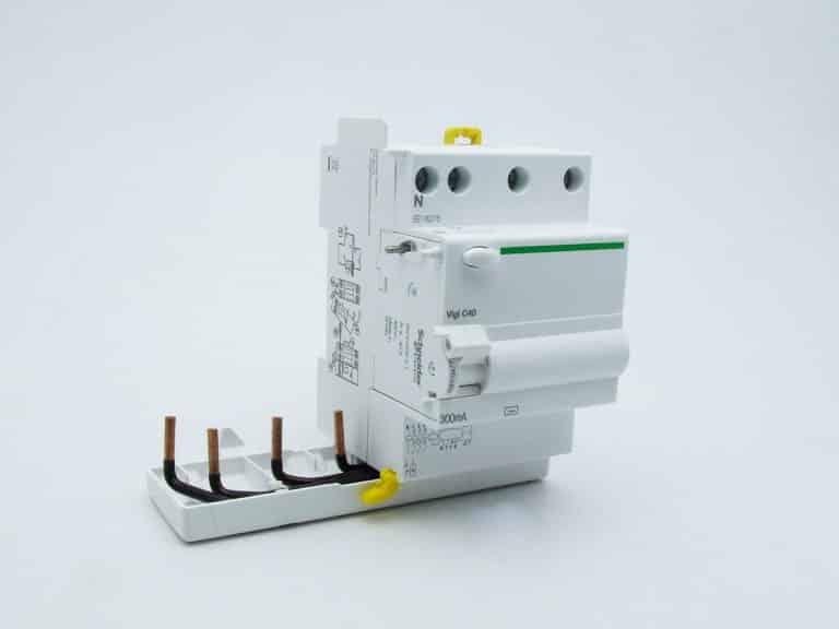 A9N21493 – ProDis Vigi TG40 – bloc différentiel 3P+N 40A 300mA instantané type AC 230-415V