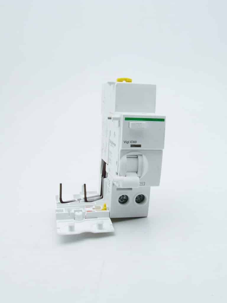 A9Q10225 – Acti9, Vigi iC60, bloc différentiel 2P 25A 10mA type AC 230-240V 400-415V