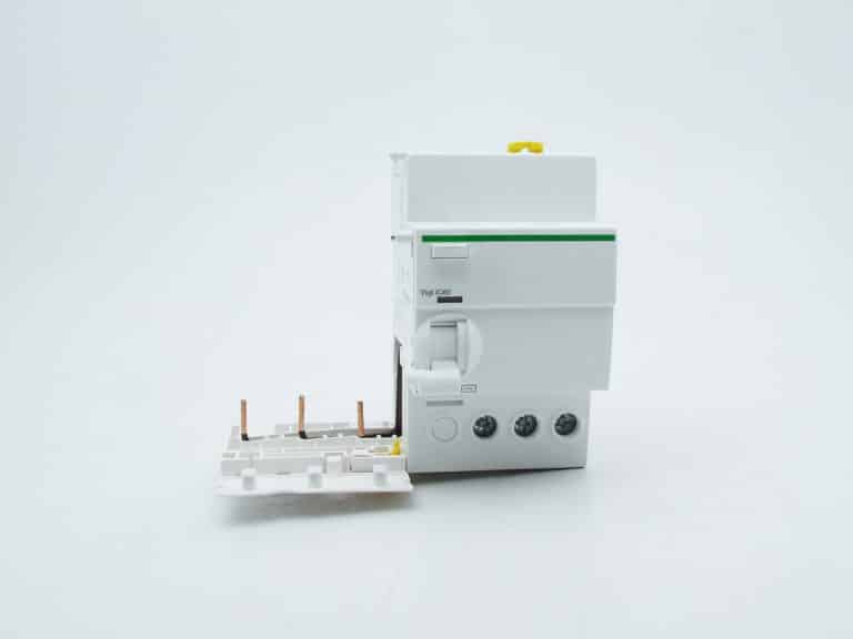A9Q11325 – Acti9 vigi iC60 – bloc différentiel – 3P 25A 30mA type AC 400-415V