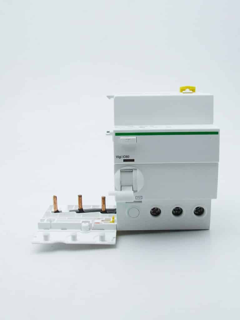 A9V11363 – Acti9 vigi iC60 – bloc différentiel – 3P 63A 30mA type AC 400-415V