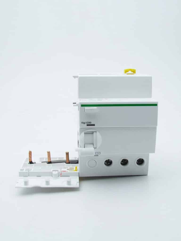 A9V14363 – Acti9, Vigi iC60 3P 63A 300mA type AC 230-240V 400-415V