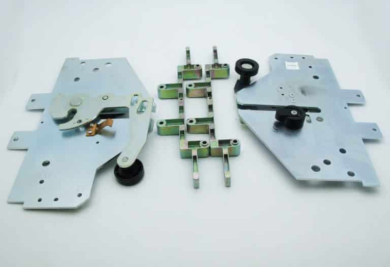 LV432532 – FLASQUES CHASSIS POUR SOCLE 3 4P ACCESSOIRE DISJONCTEUR NSX400 630